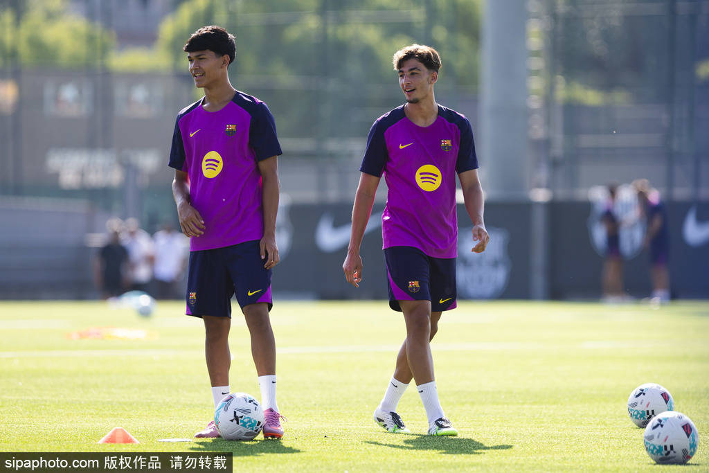 全球市场的, 两队的阵容