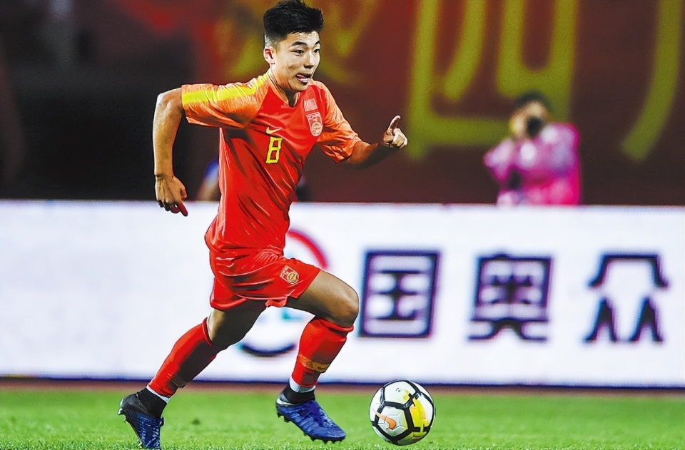 彼时效力于 彼时效力于